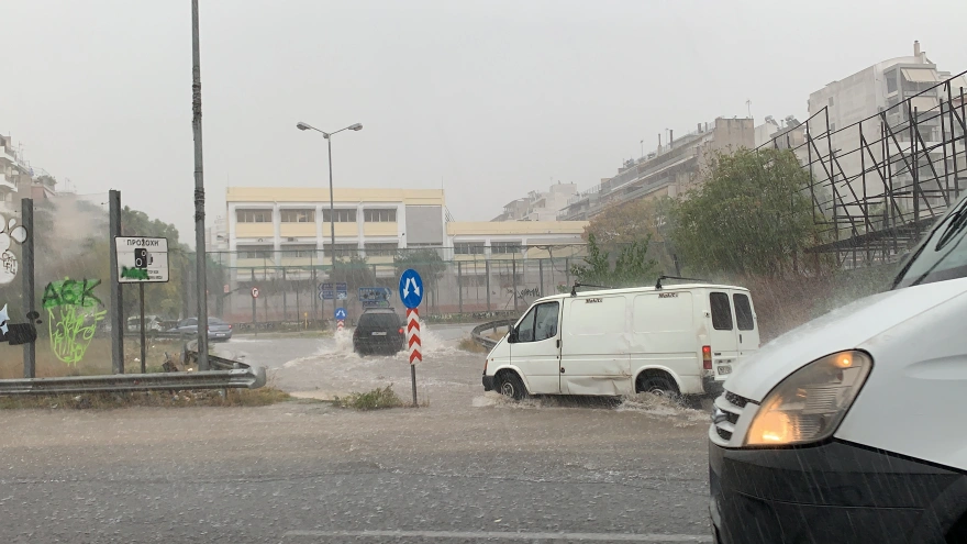Κακοκαιρία «Μπάλλος»: Δείτε σε ποιους δρόμους της Αττικής έχει διακοπεί η κυκλοφορία
