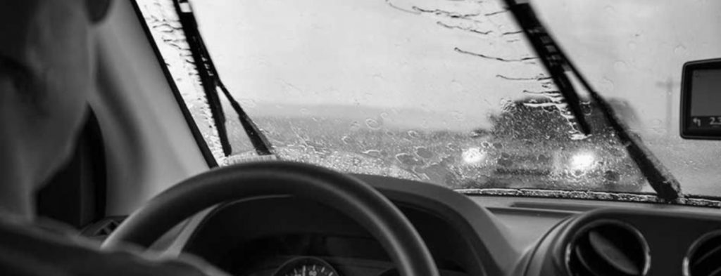 Κακοκαιρία «Μπάλλος»: Οδηγίες για ασφαλή οδήγηση σε καταιγίδες και πλημμύρες