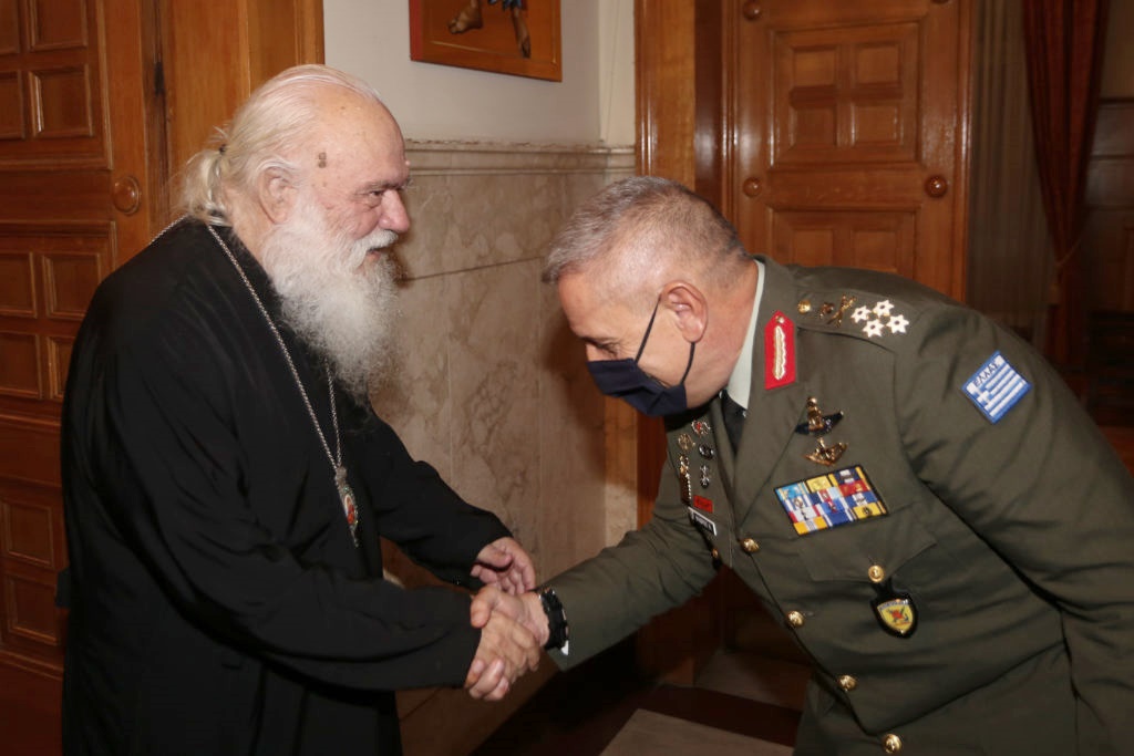 Με τον Αρχιεπίσκοπο Ιερώνυμο συναντήθηκε ο αρχηγός ΓΕΕΘΑ – Τι συζήτησαν;
