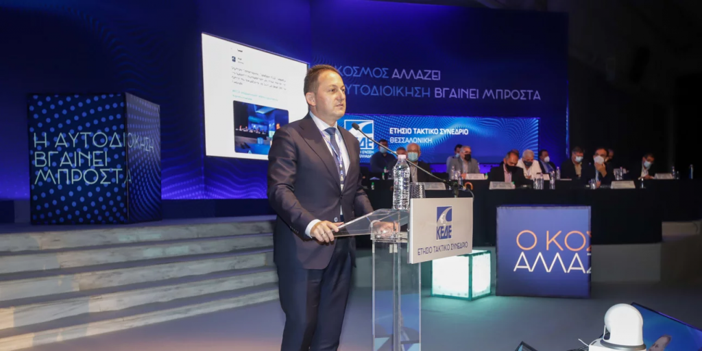 Ο κόσμος πνίγεται και ο Στ.Πέτσας τα εμβόλια: «Θα συνεχίσουμε τις προσπάθειες για την επιτάχυνση των εμβολιασμών»