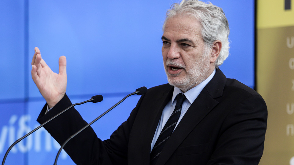 «Καταγραφή και απομάκρυνση»: Το νέο «επιτελικό» σχέδιο παρωδία που ήρθε να εφαρμόσει για τις βροχές ο Χ.Στυλιανίδης!