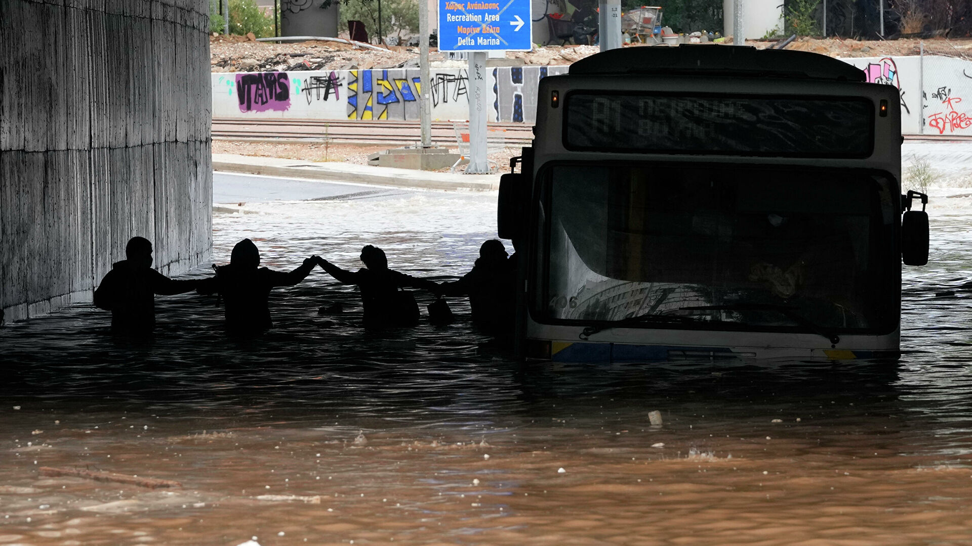 Ν.Παππάς για το βυθισμένο λεωφορείο στην Ποσειδώνος: «Δυο χρόνια το έργο είναι παγωμένο»