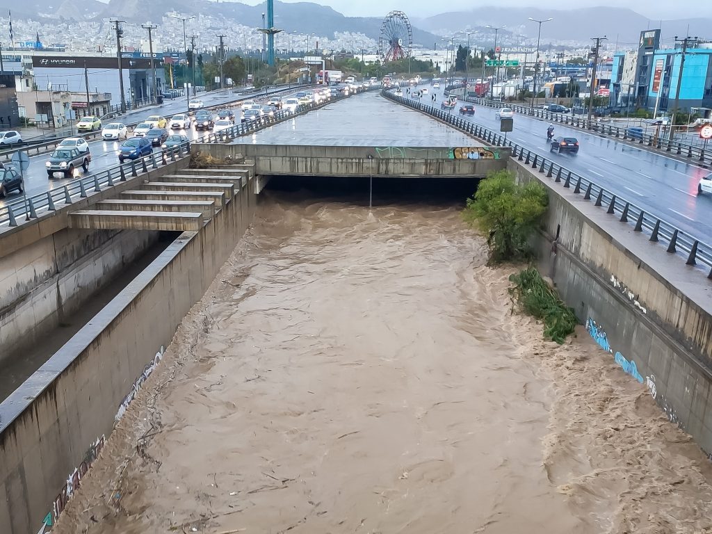 Άνοιξαν Κηφισό & παραλιακή 1,5 ώρα πριν το προβλεπόμενο για να γλυτώσουν την κατακραυγή -Πολλά προβλήματα στους δρόμους