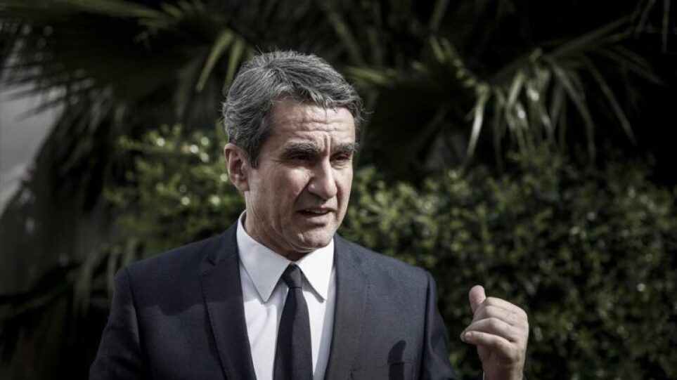 ΚΙΝΑΛ: Ο Α.Λοβέρδος κατέθεσε 14.200 υπογραφές για την υποψηφιότητά του