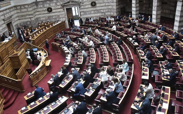 Κατατέθηκε στη Βουλή το σχέδιο νόμου για την αναμόρφωση και τον εκσυγχρονισμό του υπαίθριου εμπορίου