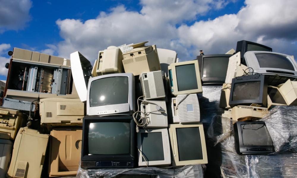 Πόσα ηλεκτρονικά σκουπίδια παράγουμε; – Ωρολογιακή βόμβα για το οικοσύστημα!