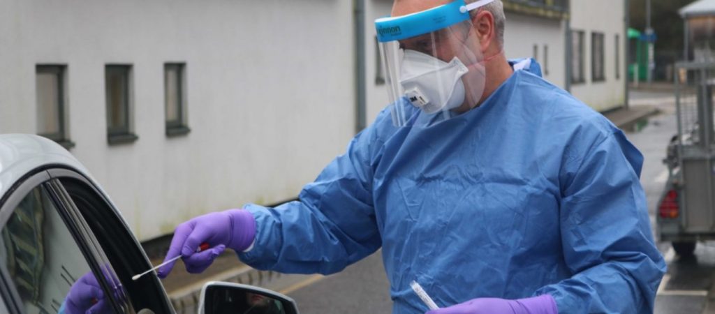 Χάος σε εργαστήριο της Βρετανίας – Έβγαλε λάθος αποτελέσματα σε 43.000 τεστ κορωνοϊού