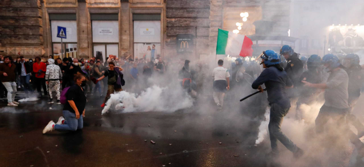 Ιταλία: Μαζική αντίσταση κατά των δυστοπικών δήθεν υγειονομικών μέτρων – Εικόνες που δεν θα δείξουν ποτέ τα κανάλια