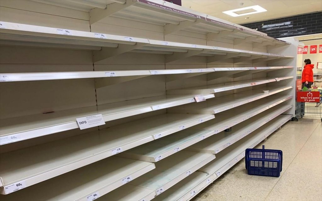 Ωμός εκβιασμός στις ΗΠΑ: «Εμβολιαστείτε για να σταματήσουν οι ελλείψεις στα τρόφιμα» – Πού το πάνε οι κυβερνήσεις;