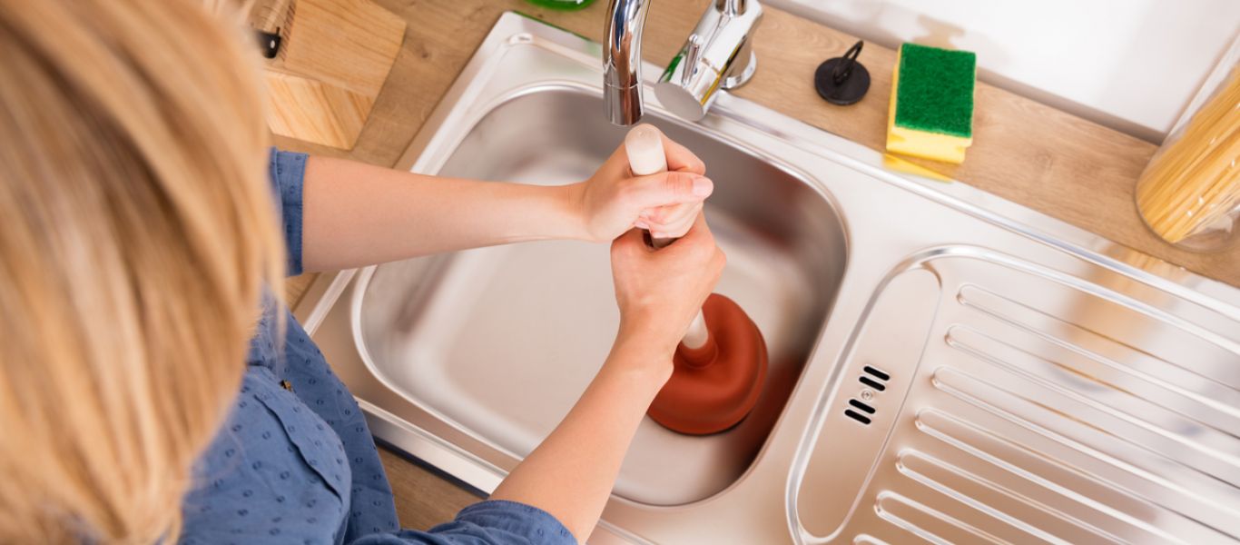 Δείτε τους 6 φυσικούς τρόπους για να ξεβουλώσετε τον νεροχύτη σας
