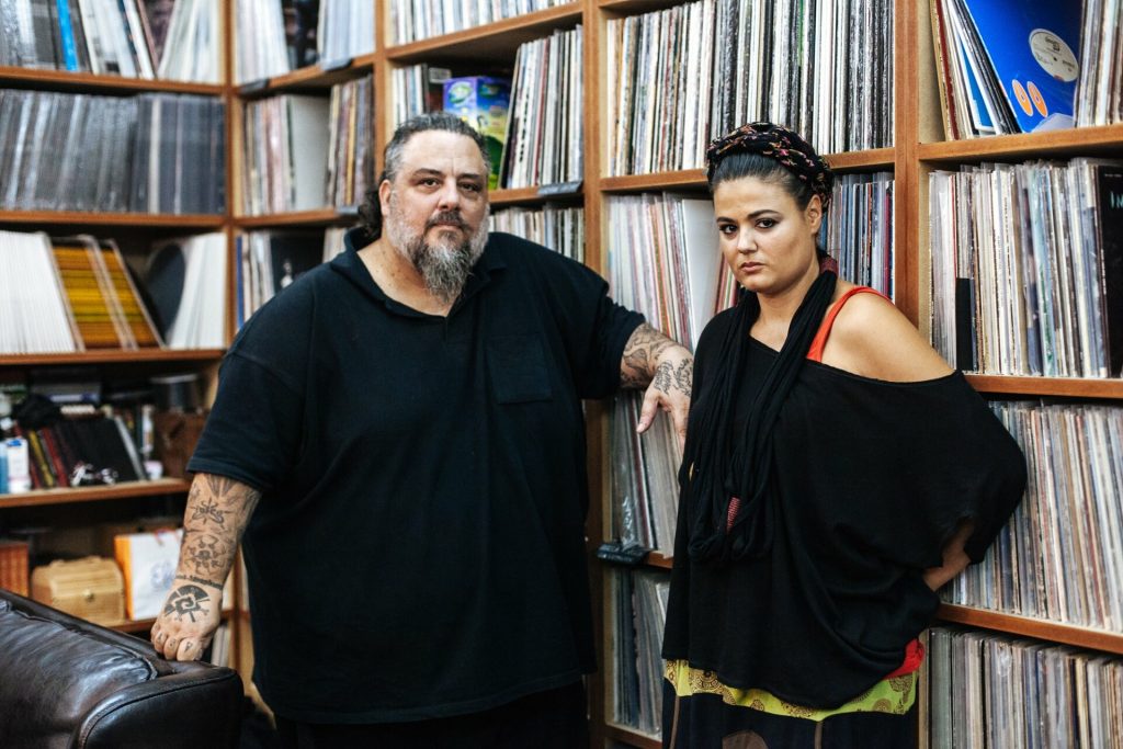 Active Member: «Πού είναι όλοι οι κοινωνικά ευαίσθητοι και οι αντιρατσιστές; – Φτου σας ξεφτίλες για ένα μεροκάματο»