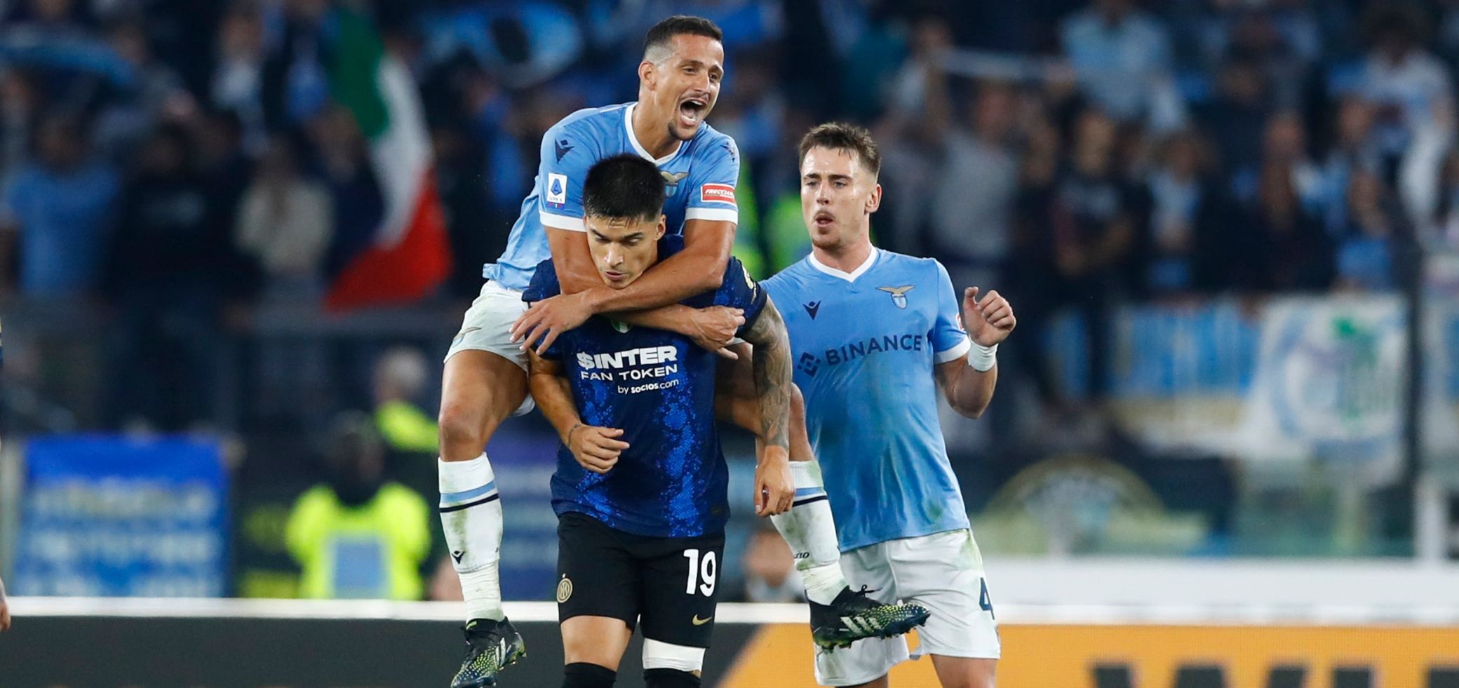Απίστευτο σκηνικό στο Λάτσιο-Ίντερ: Ο Λ.Φελίπε πανηγύρισε πάνω στην πλάτη του αντιπάλου του Χ.Κορέα (βίντεο)