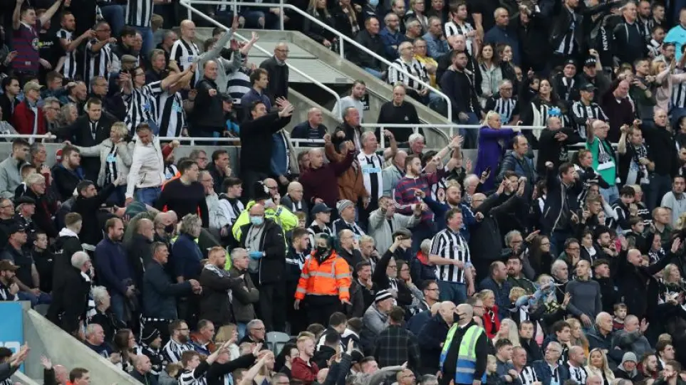 Νιούκαστλ-Τότεναμ: Διακόπηκε προσωρινά ο αγώνας λόγω καρδιακού επεισοδίου οπαδού