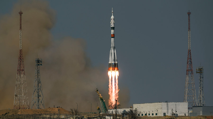 Ρωσία: Επιστρέφει σήμερα στη Γη το κινηματογραφικό συνεργείο που έκανε γυρίσματα ταινίας στο διάστημα