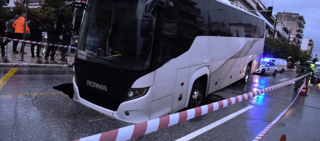 Θεσσαλονίκη: Δόθηκε ξανά στην κυκλοφορία η Εθνικής Αντιστάσεως μετά την καθίζηση