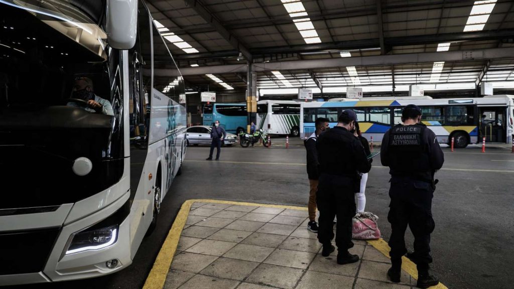 Εμβολιασμένοι διαμαρτύρονται για τους ελέγχους για πιστοποιητικά στα ΚΤΕΛ: «Είναι ανύπαρκτοι»