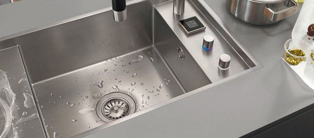 Με αυτό το κόλπο θα πετάτε το λίπος από τα τηγάνια χωρίς να βουλώνετε τον νεροχύτη (φώτο)