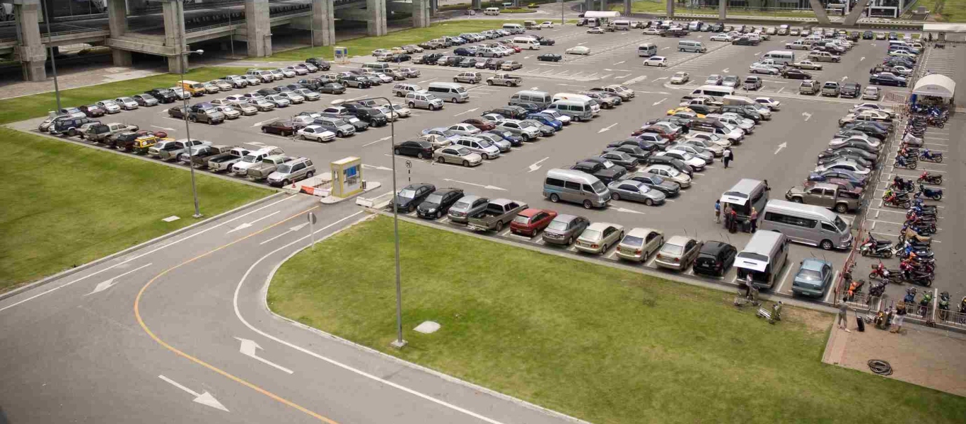 Σε δημοπρασία ξεχασμένα αυτοκίνητα σε… αεροδρόμιο – Χωρίς τη συγκατάθεση των ιδιοκτητών τους