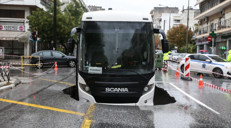 Κακοκαιρία «Μπάλλος»: Η Ελλάδα «πνίγηκε» και ο Μ.Βορίδης λέει ότι «ο κρατικός μηχανισμός ήταν εκεί»!