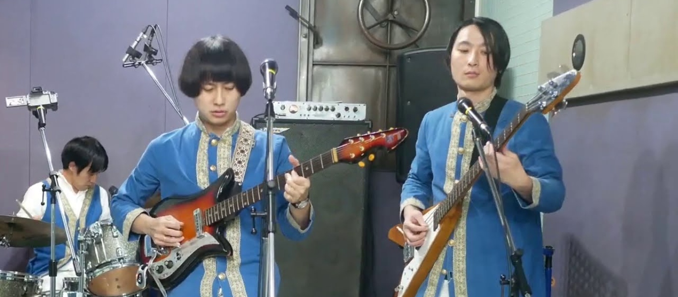 Μέλος των Pyramidos τραγουδά στα ελληνικά «Του Βοτανικού ο μάγκας» (βίντεο)