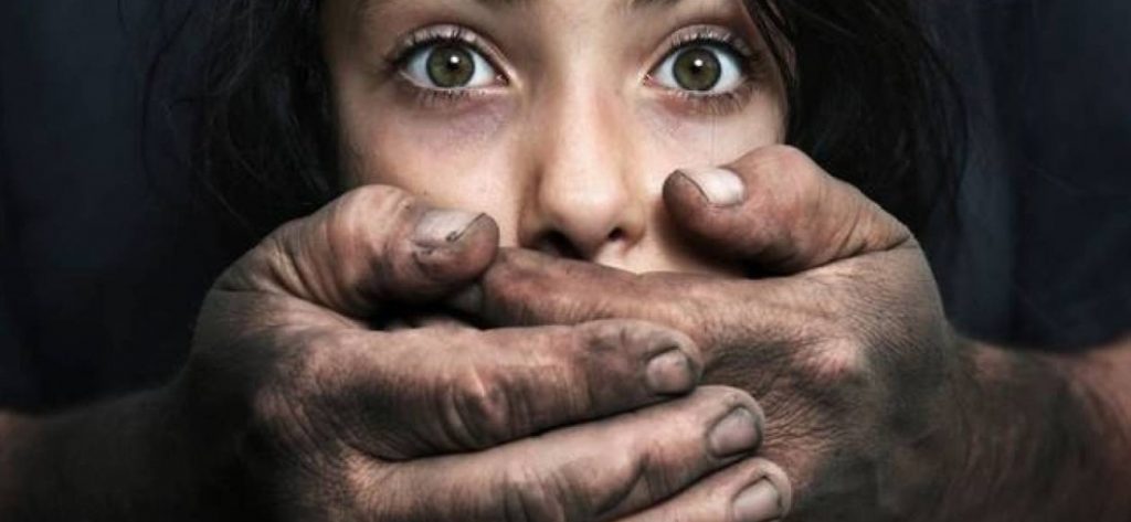 Λάρισα: Ψευδείς κατηγορίες 25χρονης για κακοποίηση της κόρης της από τον σύντροφό της
