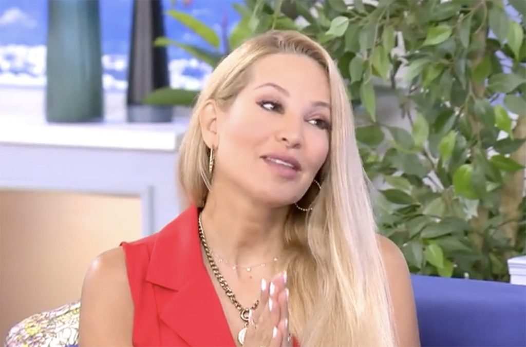 Η Αννίτα Ναθαναήλ ποζάρει με μαύρα εσώρουχα στα 53 της και «βάζει κάτω» ακόμα και 20αρες (φωτο)