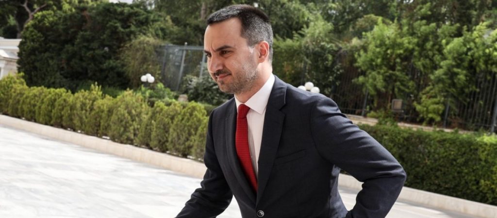 Α.Χαρίτσης: «Εν μέσω πρωτοφανούς ακρίβειας η κυβέρνηση εκτοπίζει τους αγρότες από τις λαϊκές αγορές»