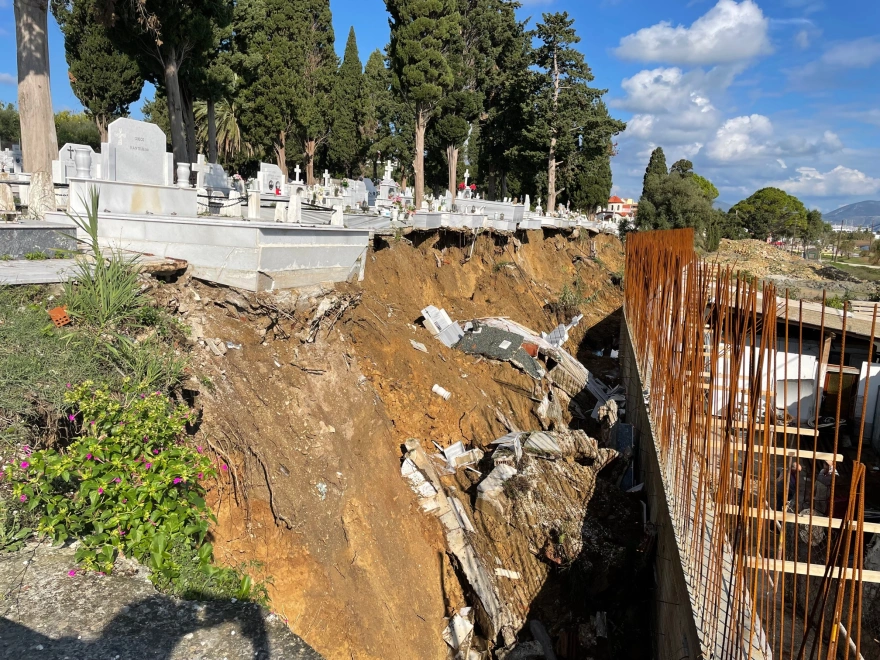 «Μπάλλος»: Καταστράφηκε μέρος του νεκροταφείου στο Ληξούρι – Αγανακτισμένοι οι κάτοικοι με τον δήμο