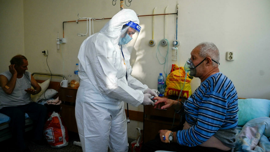 Η Ελλάδα με 400% περισσότερους εμβολιασμούς έχει μόλις 30% λιγότερα θύματα από την Βουλγαρία