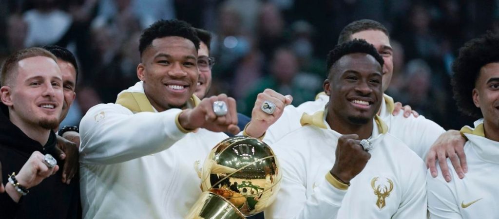 NBA: Εντυπωσιακό το δαχτυλίδι των πρωταθλητών Μπακς – Το κοσμούν 360 διαμάντια (φώτο)