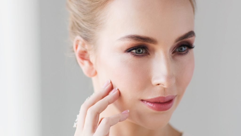 Tα σημάδια των διατροφικών ελλείψεων στο πρόσωπο: Tί πρέπει να κάνετε