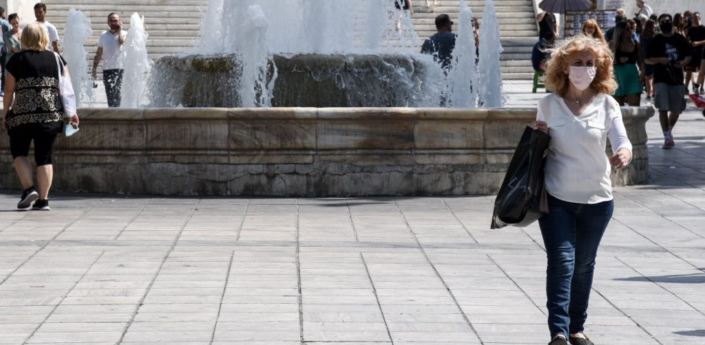 Ποιά «ελευθερία»: Κυβέρνηση και «ειδικοί» επαναφέρουν τις μάσκες (για εμβολιασμένους και ανεμβολίαστους) και παντού