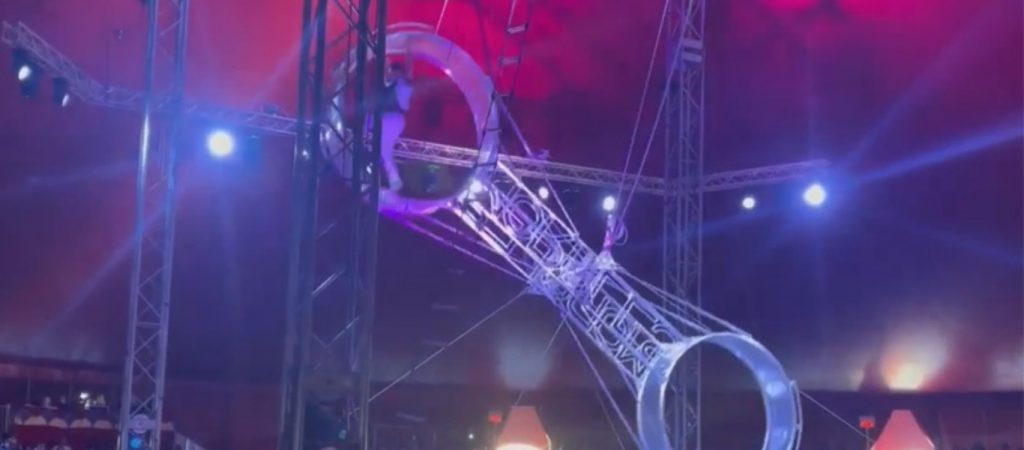 Σοκαριστικό ατύχημα σε τσίρκο – Έπεσε ο «τροχός του θανάτου» (βίντεο)