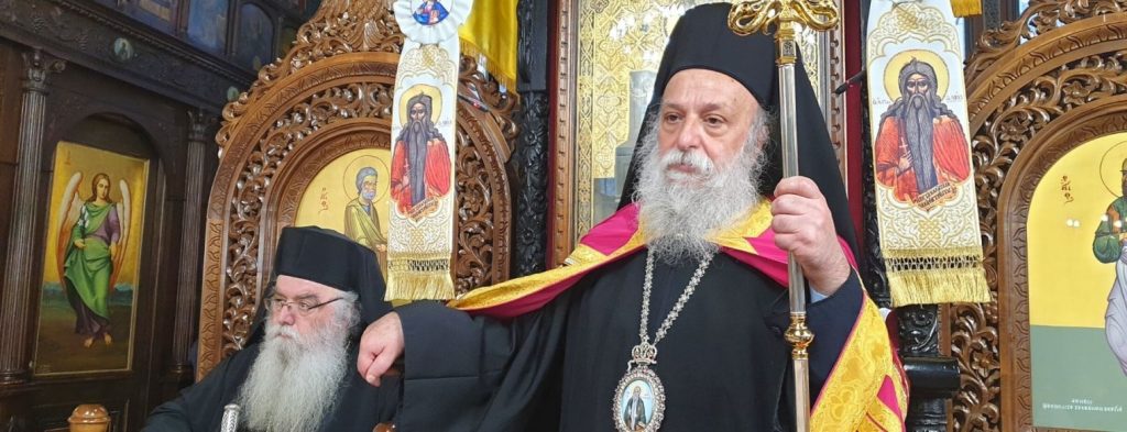 Μητροπολίτης Γρεβενών: Κατέβασε τις μάσκες των πιστών για να φιλήσουν τον Σταυρό (βίντεο)