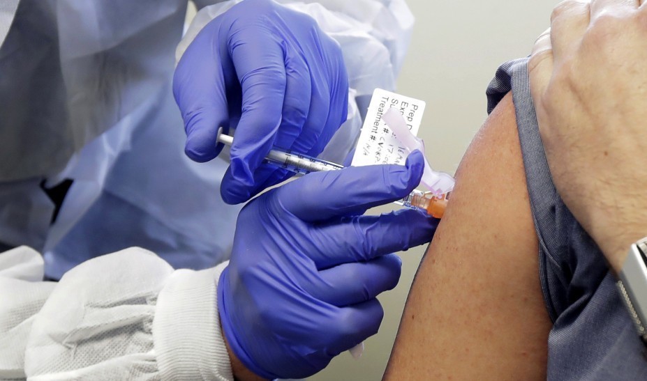 Τρίτη δόση… με όλα τα εμβόλια – Ο FDA ενέκρινε τη χρήση και των Moderna και Johnson & Johnson