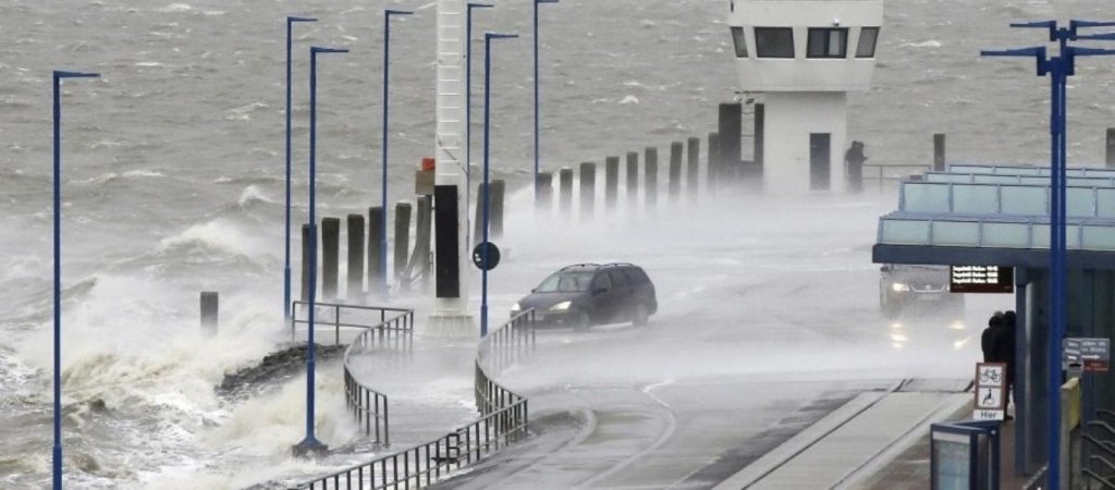 Κακοκαιρία πλήττει την Γερμανία – Πάνω από 50 χιλιάδες σπίτια χωρίς ρεύμα