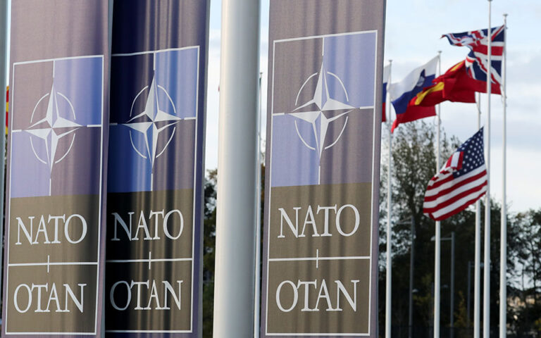 Η διπλωματική αντιπαράθεση με τη Ρωσία φέρνει σύνοδο των υπουργών Άμυνας του NATO