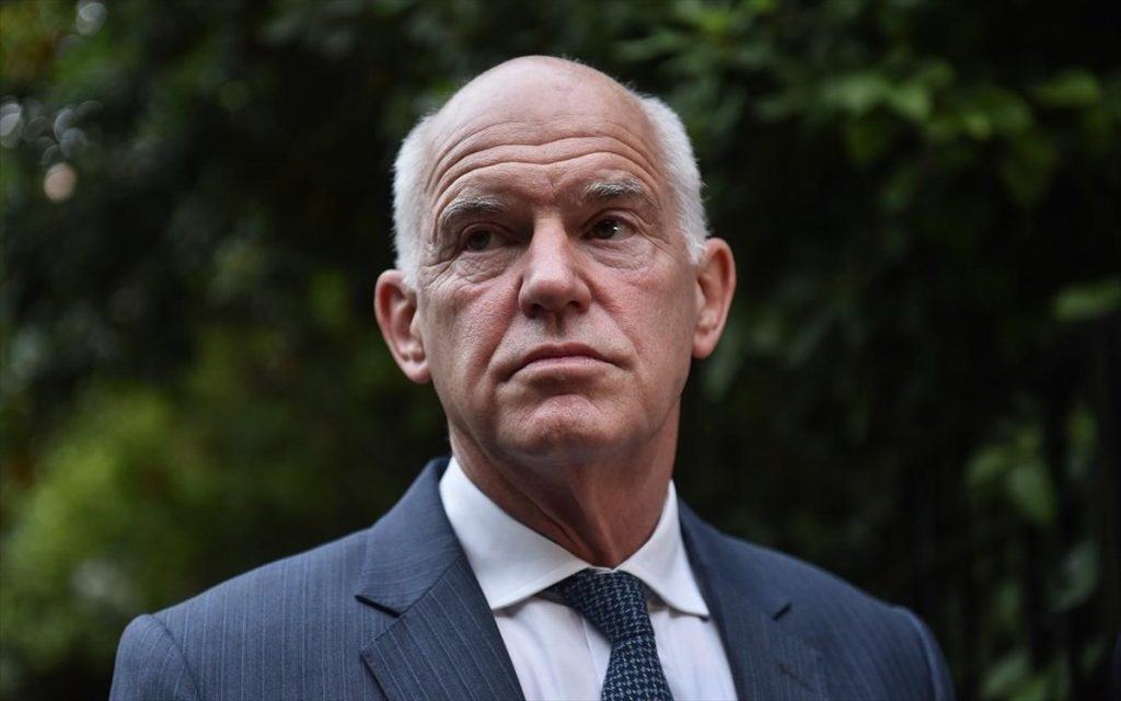 «Βιτριολικά» σχόλια στο Twitter για την επιστροφή του Γ.Παπανδρέου και για την… ντουλάπα