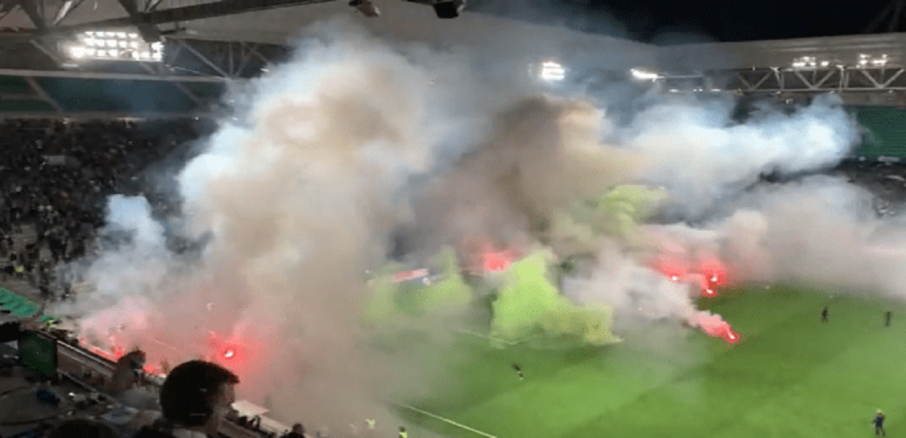 Σεντ Ετιέν – Ανζέ: Διακόπηκε ο αγώνας λόγω καπνογόνων εντός του γηπέδου (βίντεο)
