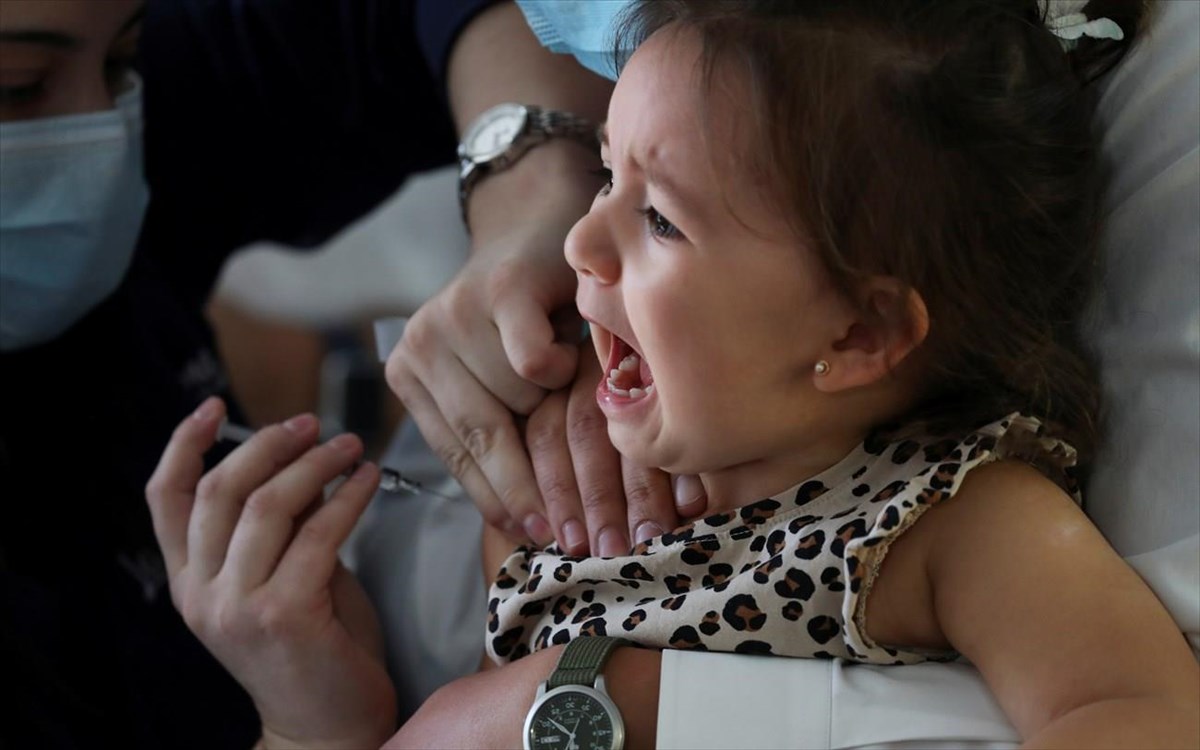 Εγκρίνουν τον εμβολιασμό των παιδιών 5-11 ετών παρά τις παρενέργειες! – Στοιχεία σοκ για τους θανάτους σε εφήβους
