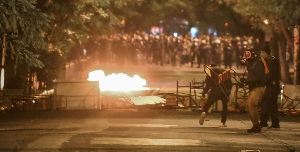 Επεισόδια  στο κέντρο της Αθήνας σε πορεία αριστερών οργανώσεων