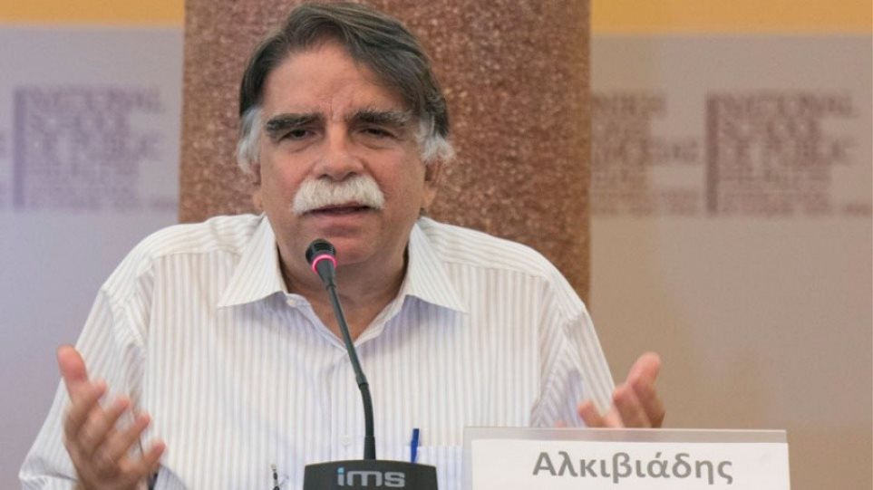 Α.Βατόπουλος: «Οι παρελάσεις είναι υγειονομικά επικίνδυνες – Το θέμα δεν τέθηκε στην επιτροπή των ειδικών»