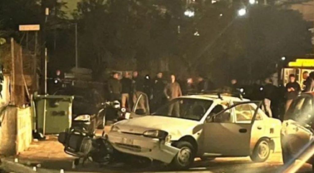 Καταδίωξη Πέραμα: Θα παραδοθεί εντός της ημέρας ο τρίτος επιβαίνων του κλεμμένου οχήματος