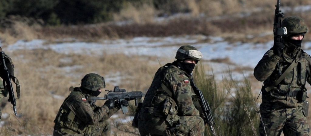 H Πολωνία αυξάνει τις δυνάμεις της στα σύνορα με την Λευκορωσία