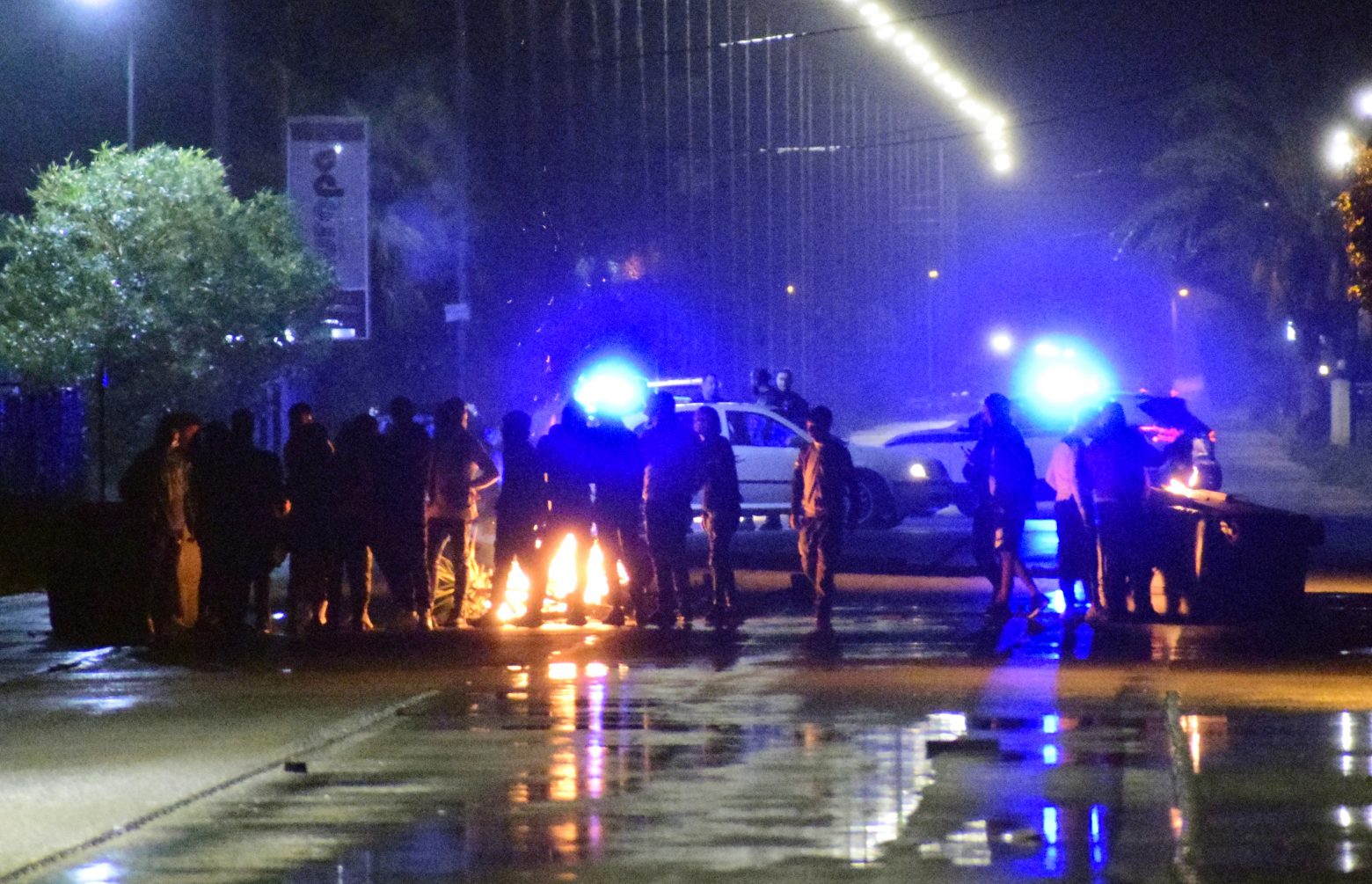 Ρομά πυροβόλησαν και τραυμάτισαν αστυνομικούς στα Μέγαρα – Δέχθηκαν σκάγια από καραμπίνα