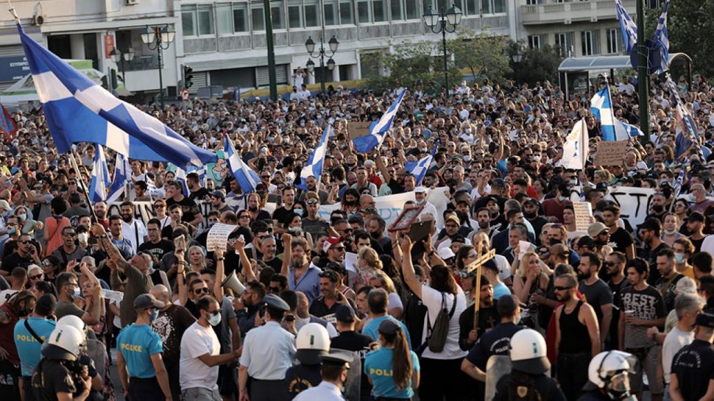 Ξέφυγαν πάλι «ειδικοί» και τηλεπαρουσιαστές: «Ακροδεξιοί οι ανεμβολίαστοι»