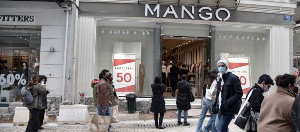 Πότε ξεκινούν οι φθινοπωρινές εκπτώσεις – Ποιες Κυριακές θα είναι ανοιχτά τα μαγαζιά