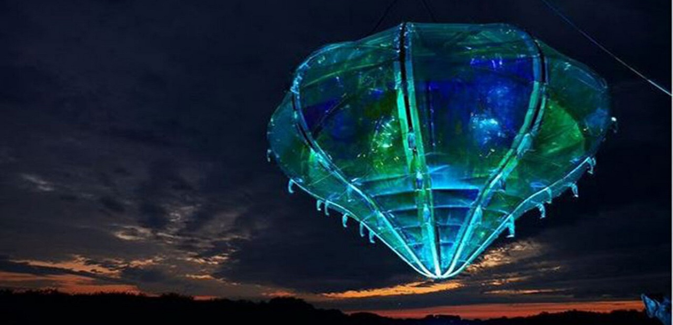 Living Light: Η μεγαλύτερη «μέδουσα» που ταξίδεψε μέχρι τη στρατόσφαιρα! (φώτο)