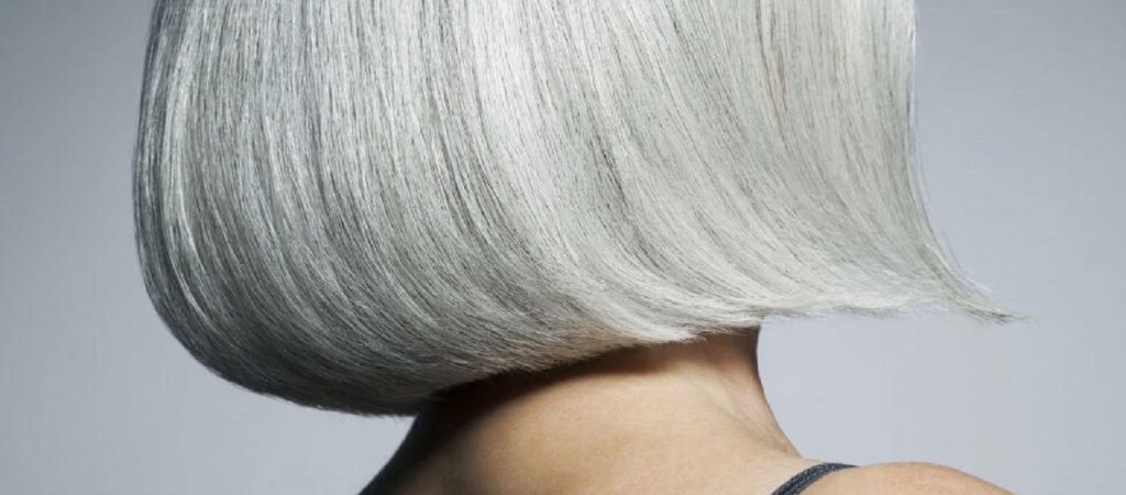 Tι θα γίνει τελικά αν βγάλεις μία άσπρη τρίχα από το κεφάλι σου;