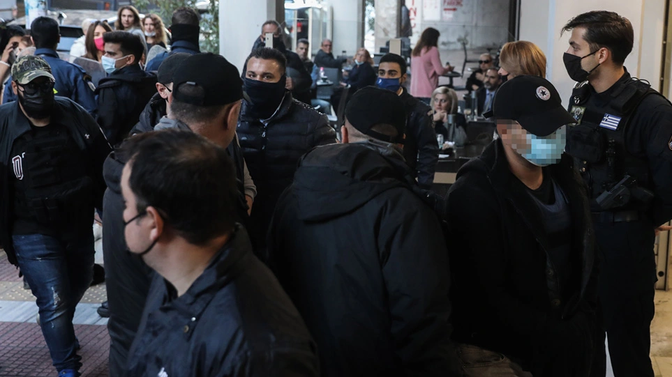 Ελεύθεροι οι 7 αστυνομικοί αλλά και οι 2 Ρομά της συμπλοκής στο Πέραμα! (upd)!